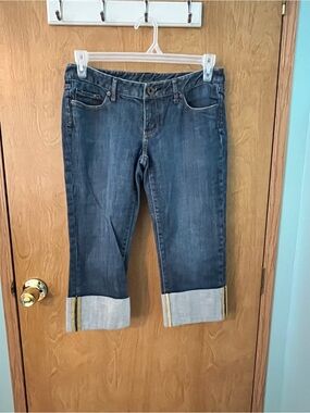 Express X2 Dark Blue Denim Cuffed Women’s Capri SZ 8 Waist 32” Rise 7” EUC